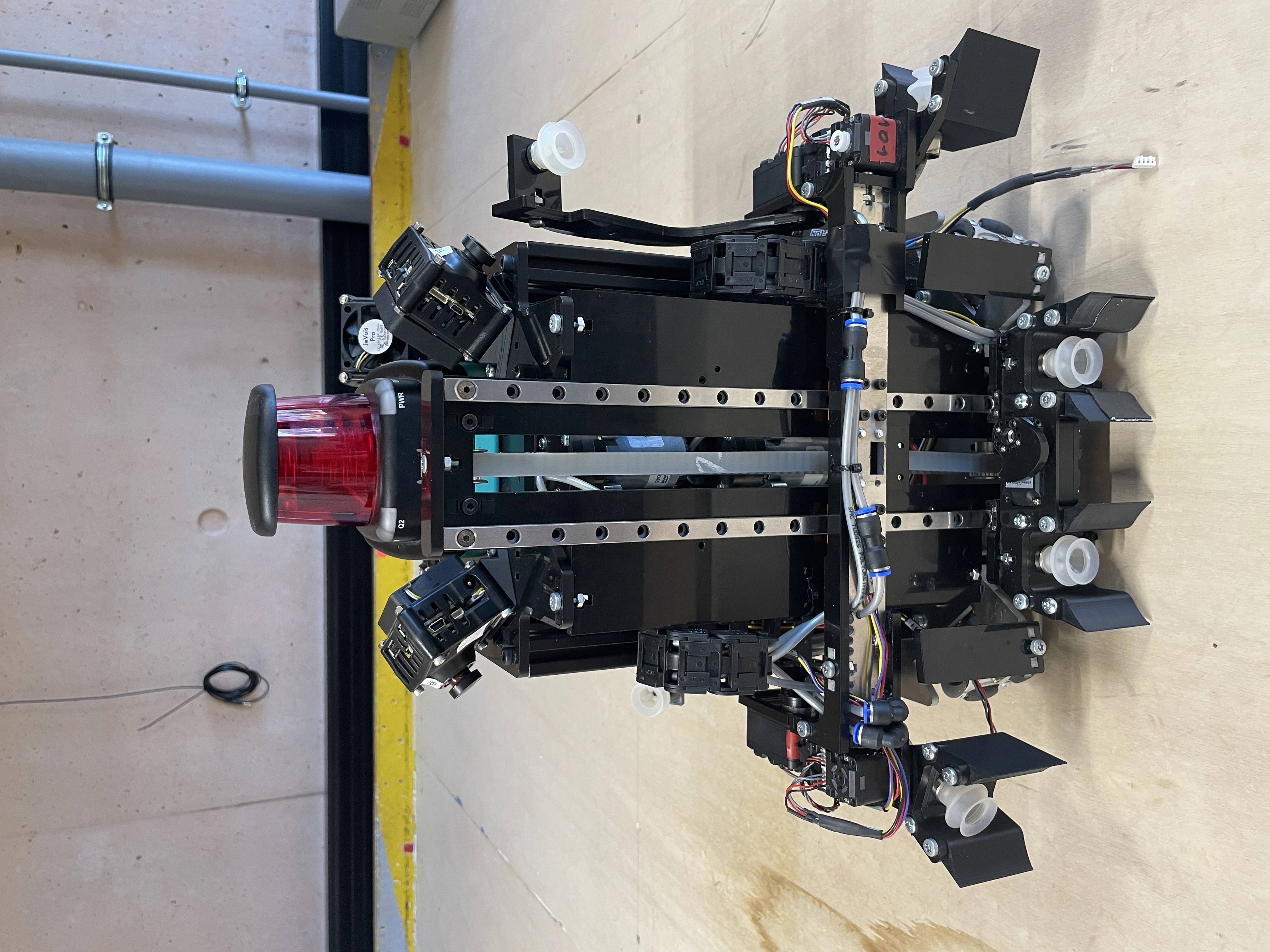 Robot réalisé par notre équipe du Club Robotique de Toulon